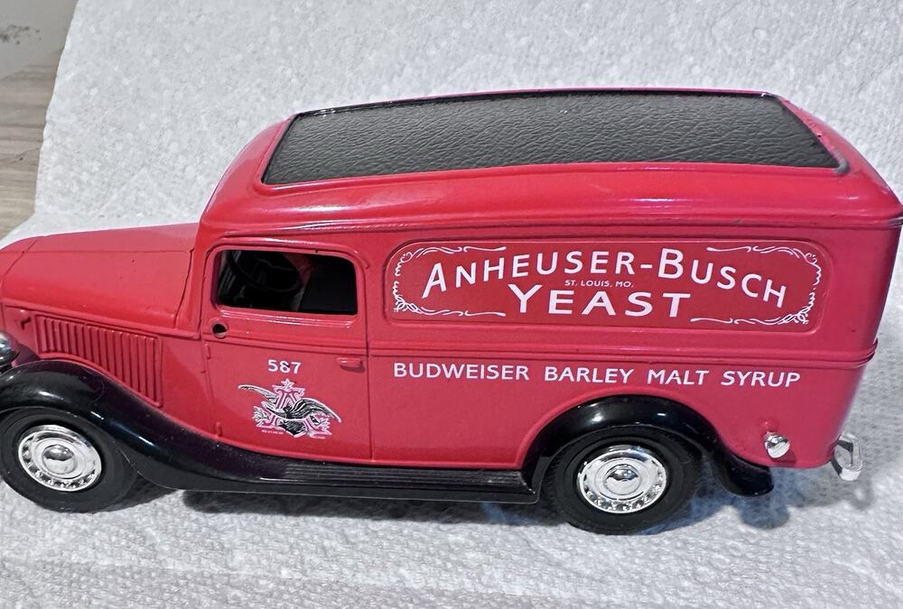 Vintage 1936 ERTL Anheuser Busch Yeast Truck Bank Budweiser Barley A140